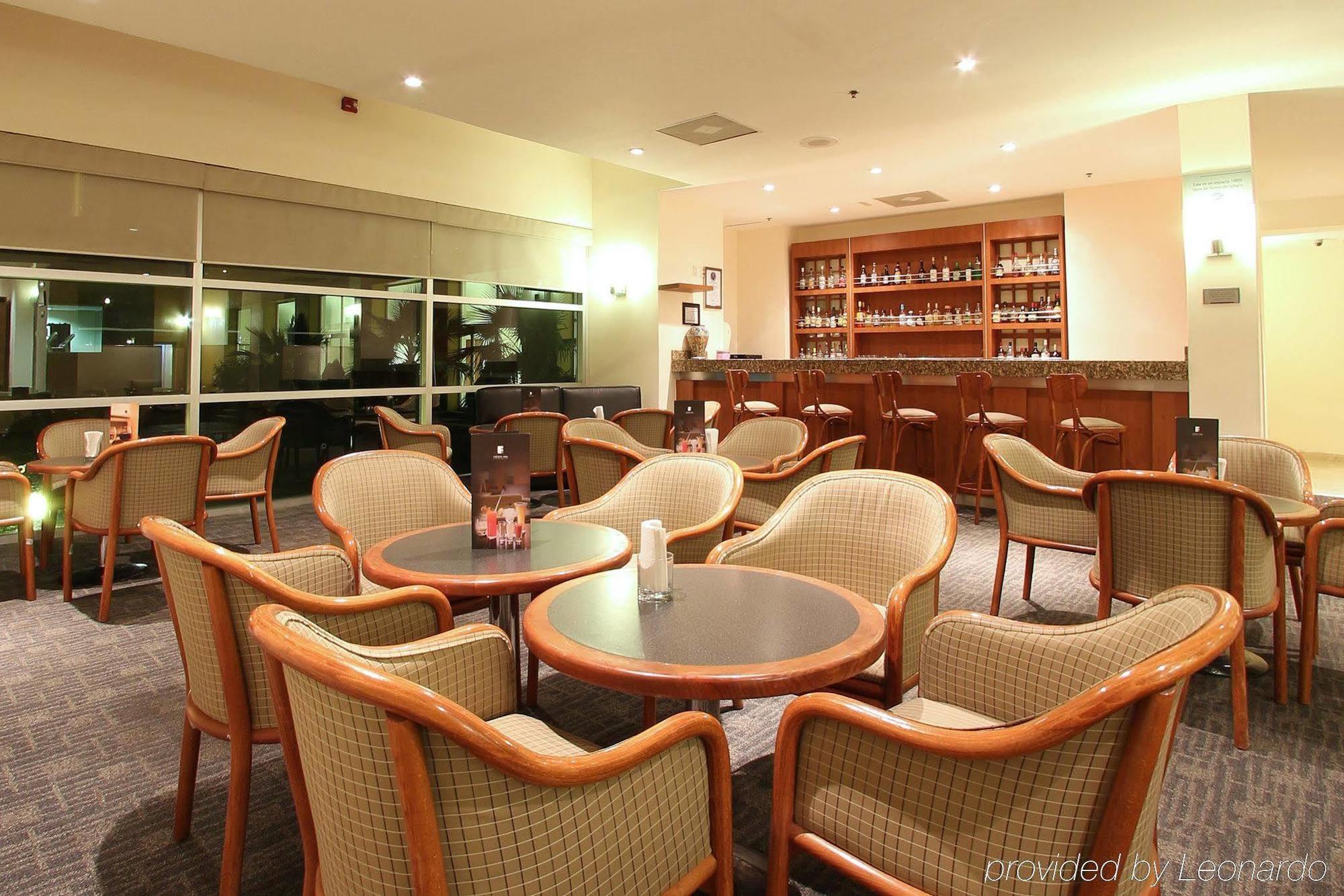 Fiesta Inn Express San Luis Potosi Oriente מראה חיצוני תמונה
