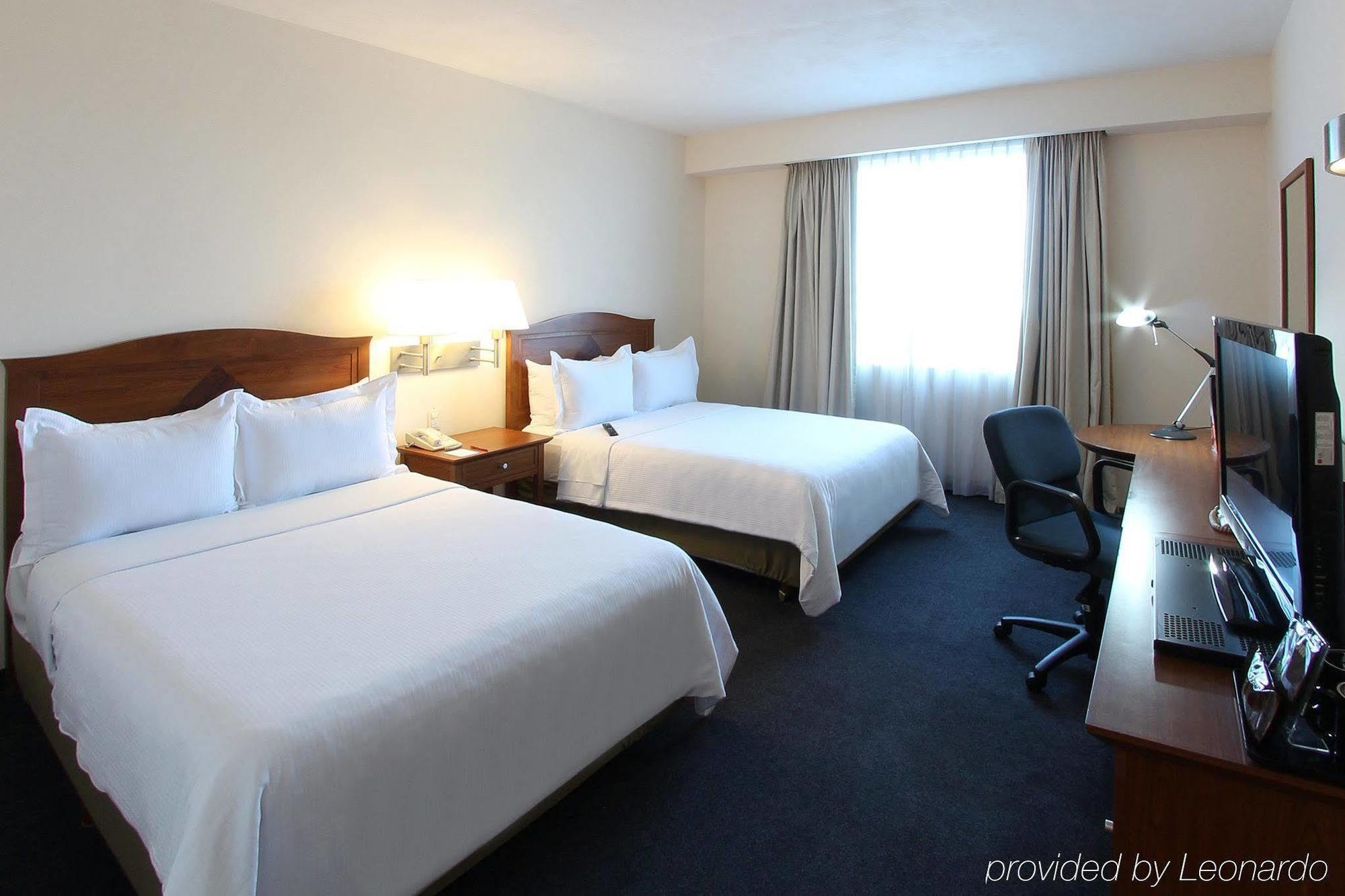 Fiesta Inn Express San Luis Potosi Oriente מראה חיצוני תמונה