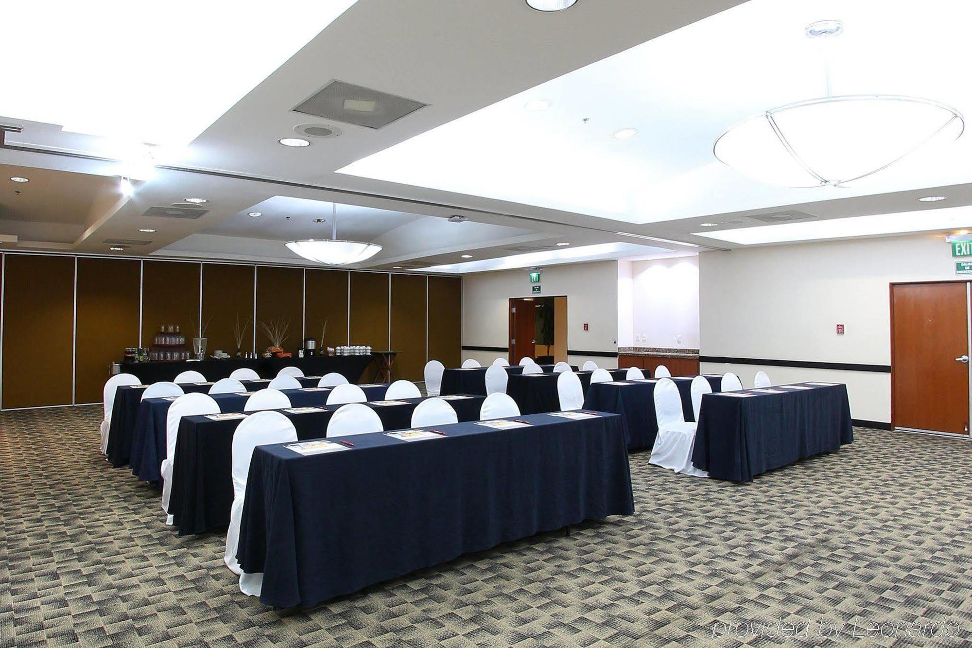 Fiesta Inn Express San Luis Potosi Oriente מראה חיצוני תמונה