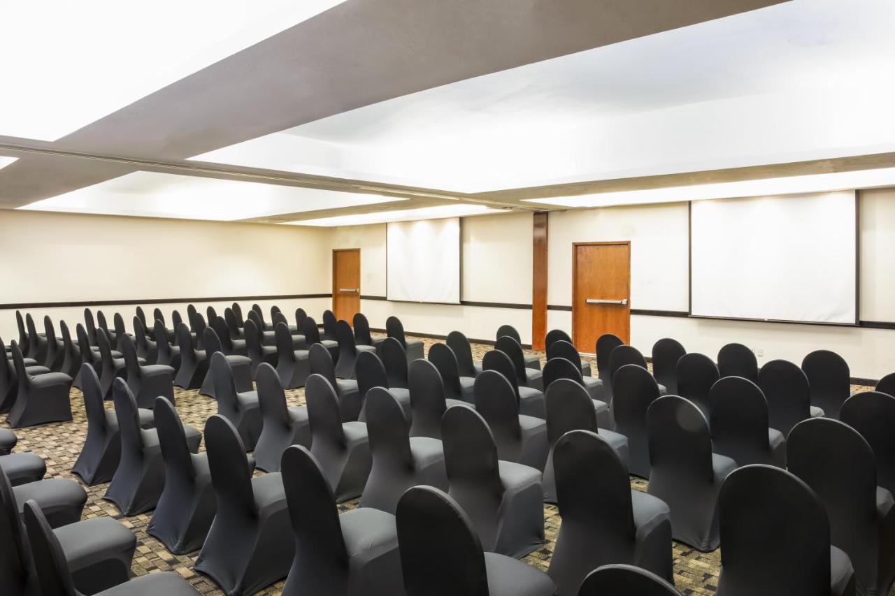 Fiesta Inn Express San Luis Potosi Oriente מראה חיצוני תמונה