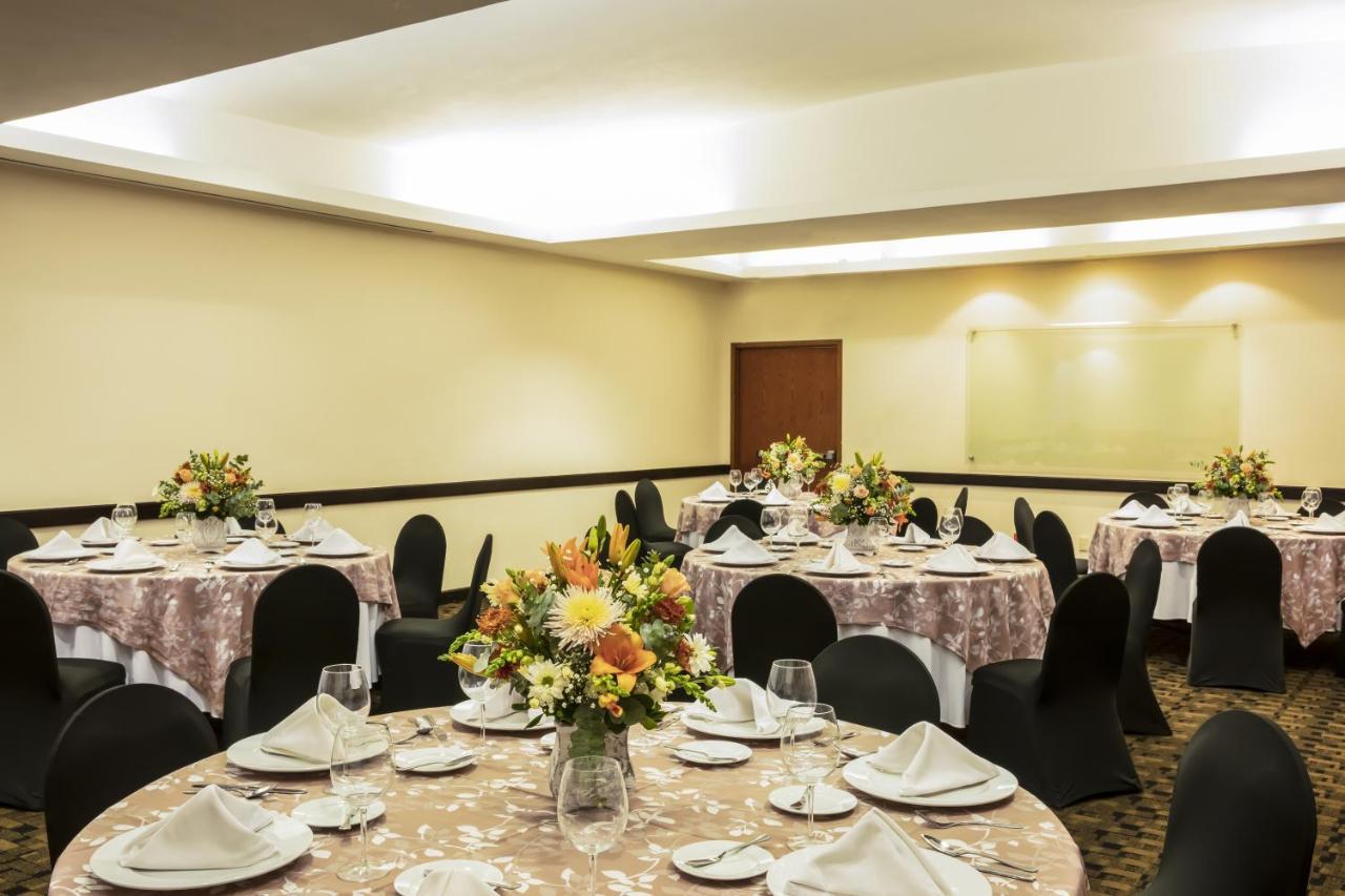 Fiesta Inn Express San Luis Potosi Oriente מראה חיצוני תמונה